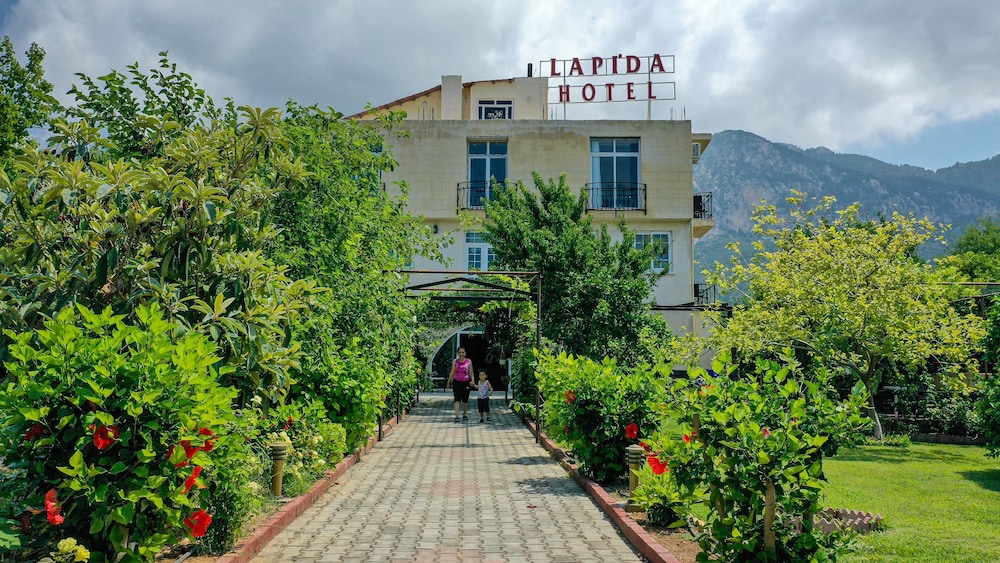 Lapida Garden Hotel 41/48