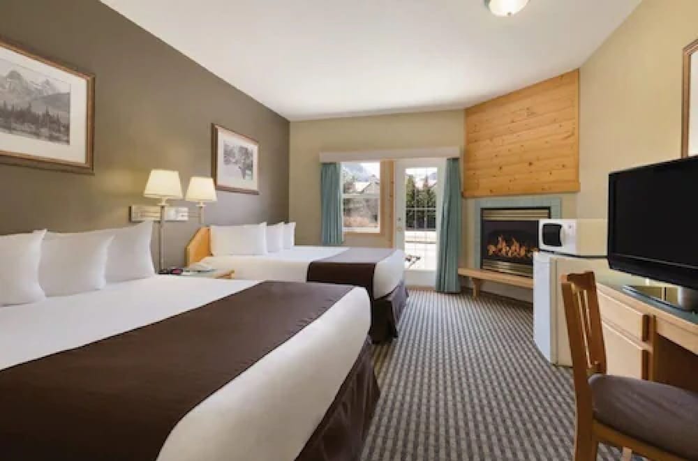 Canmore Rocky Mountain Inn 17/32