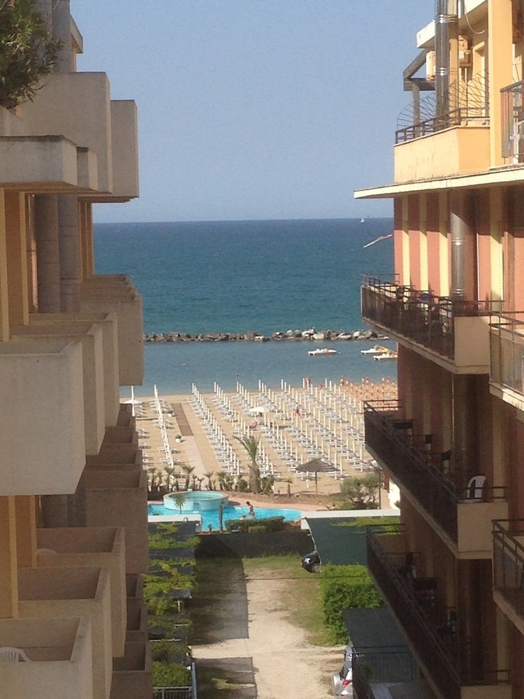 Nautilus Hotel 20/28