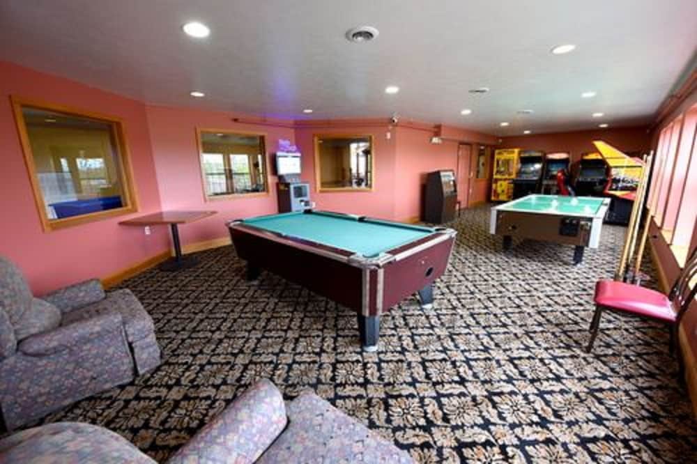 Days Inn By Wyndham Mackinaw City - Lakeview 7/28