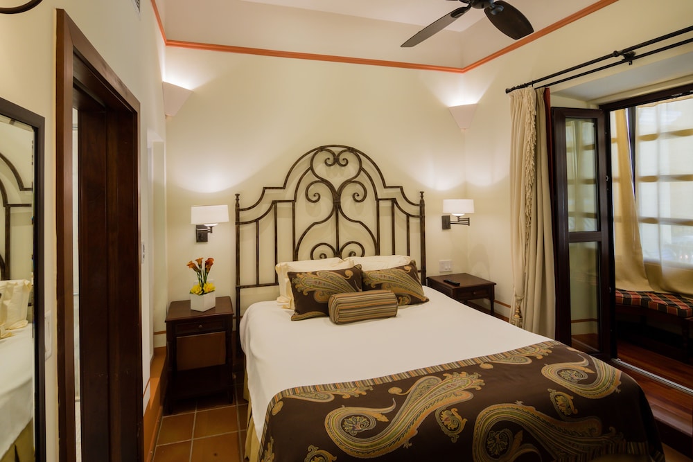 El Convento Hotel 32/75