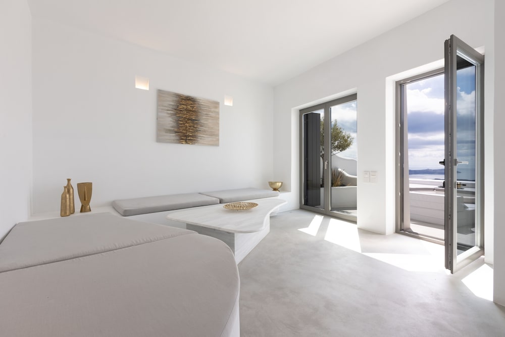 Heavens Edge Cliffside Villas & Suites 8/50