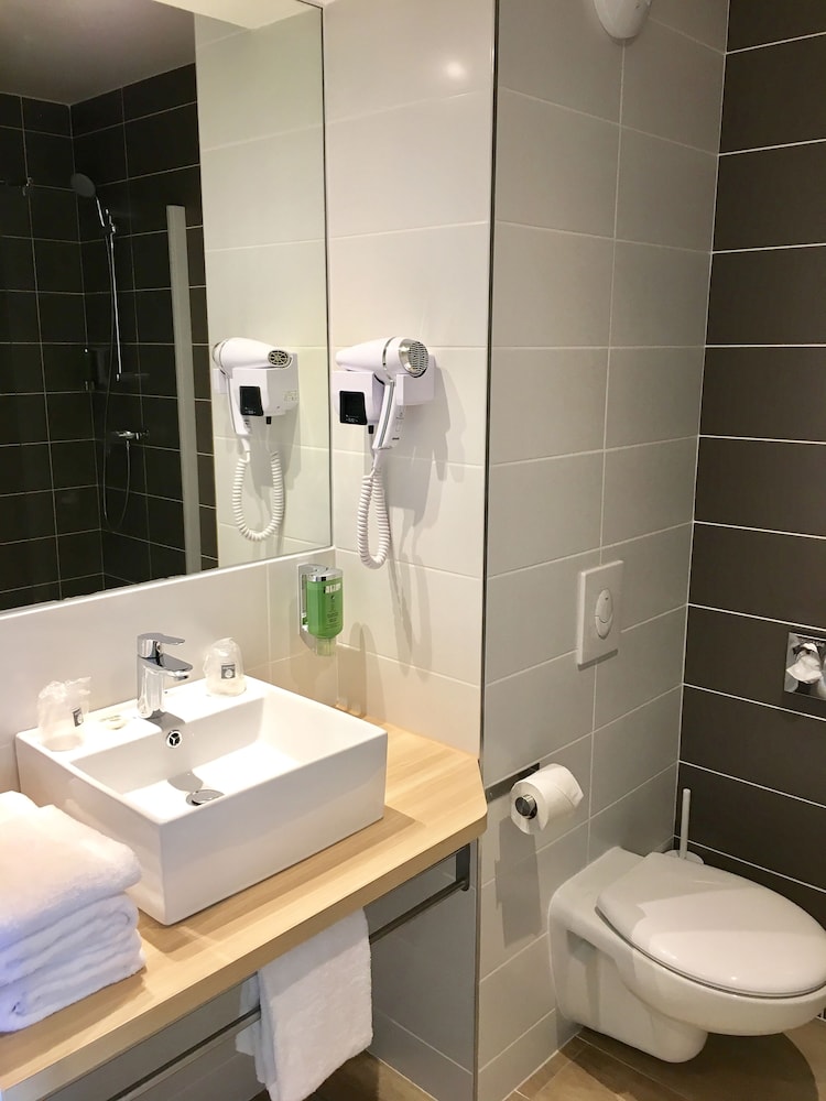Brit Hotel Confort Martigues 48/51