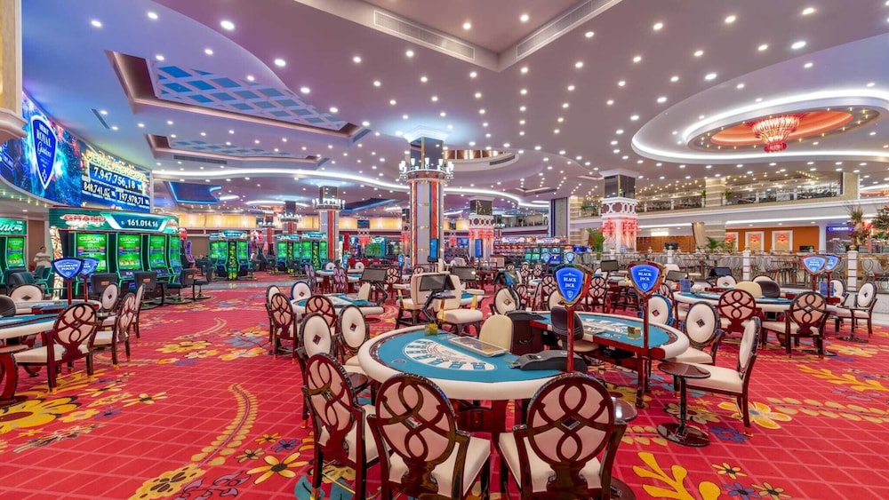 Merit Royal Gardens Hotel & Casino 60/69