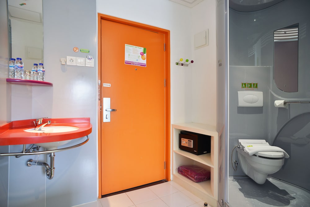 POP! HOTEL KEMANG JAKARTA 37/38