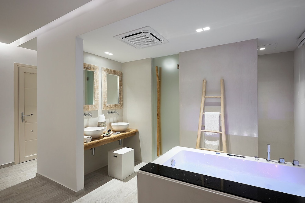Nirome Luxury Suites 26/50