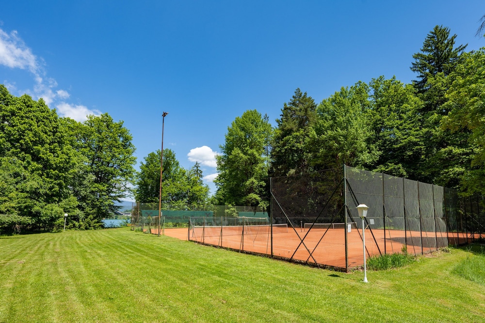 Inselhotel Faakersee 43/63