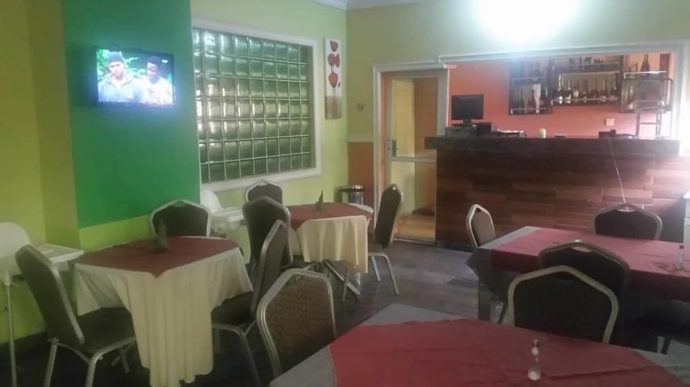 Richmond Hills Suites 18/20