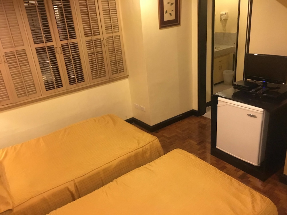 Lourdes Family Suites Makati powered by Cocotel 16/41