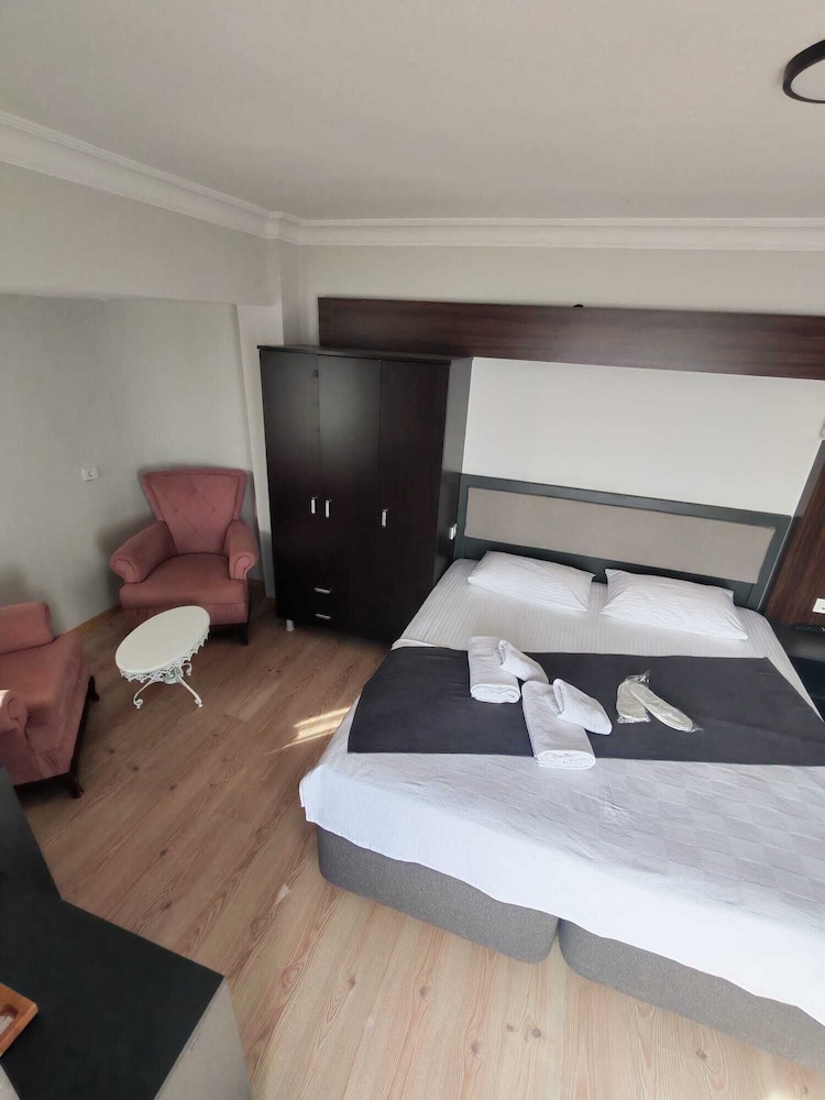 Demir Otel Restaurant 24/41