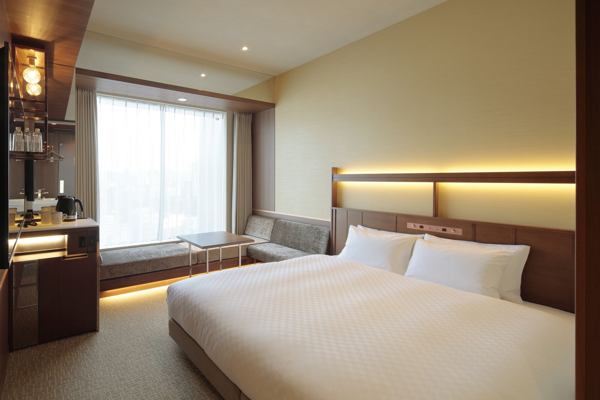 ROOM, KING BED