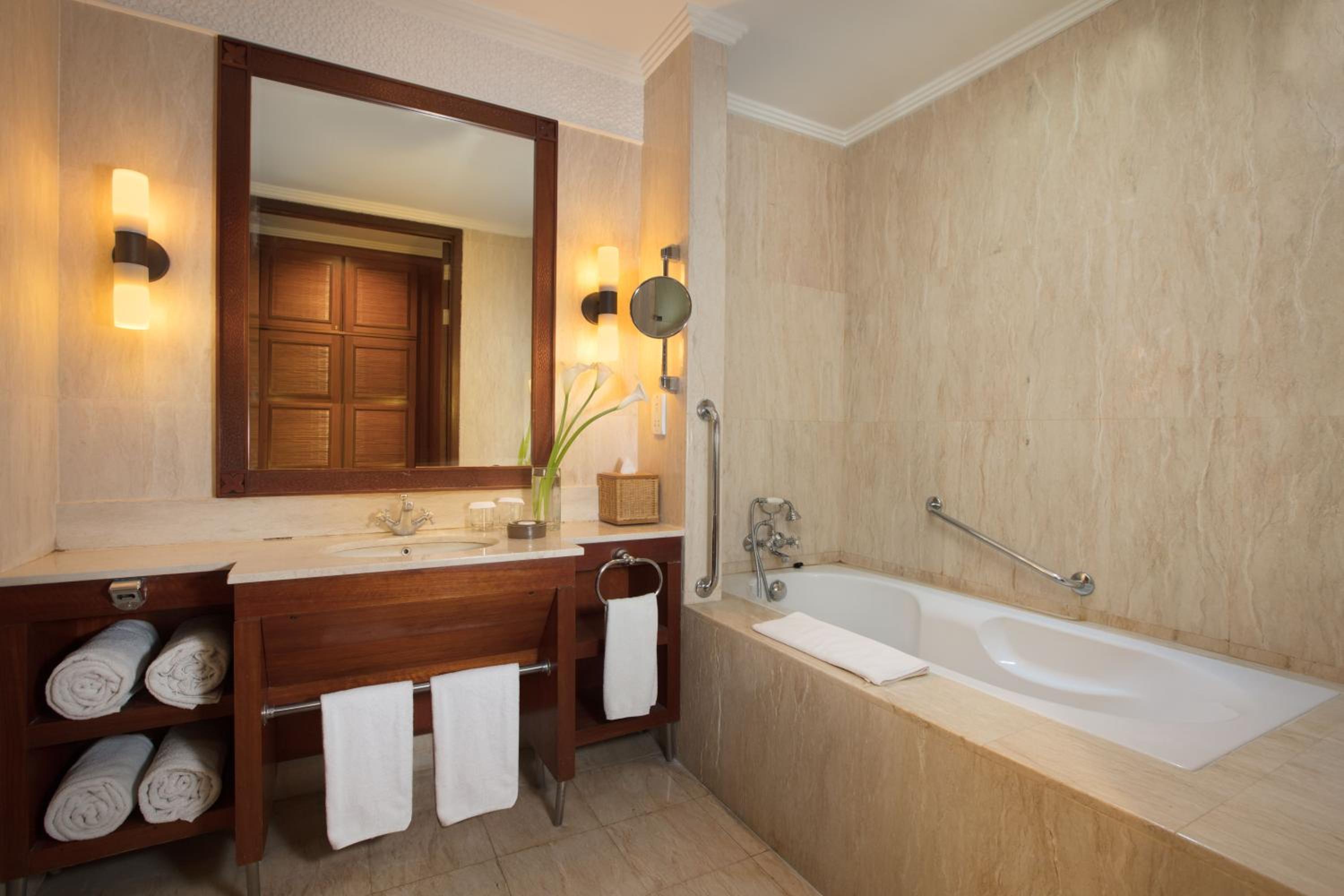 جناح ديلوكس بسريرين منفصلين بإطلالة على الحديقة، The Patra Bali Resort and Villas 4/4