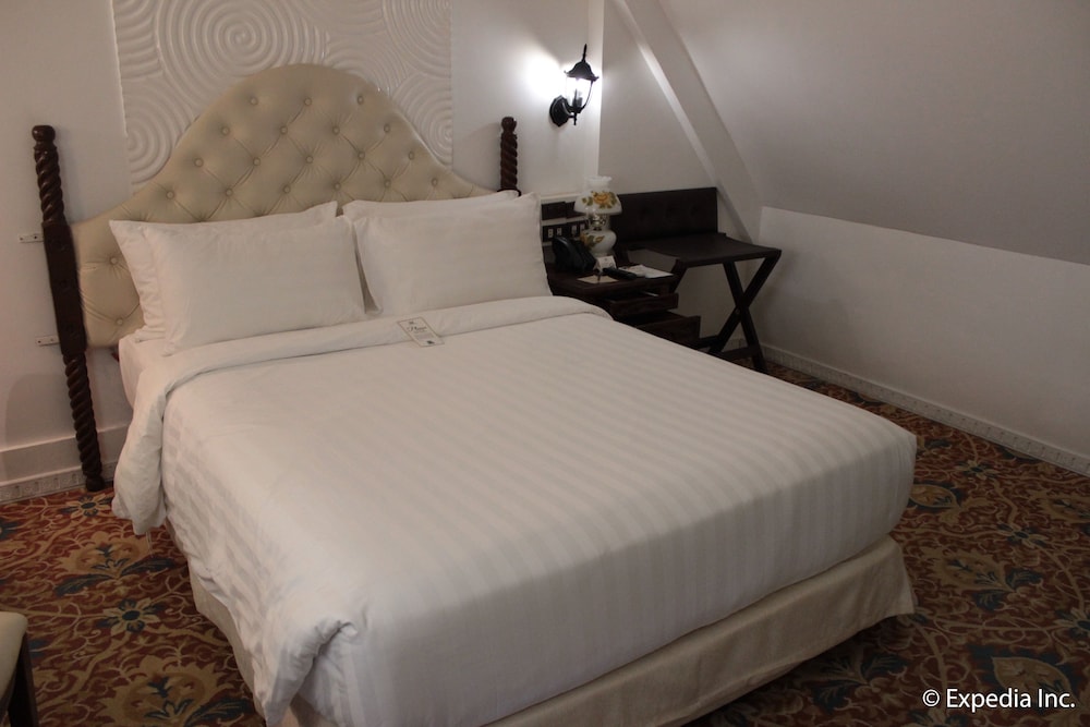 Standard, Queen Bed