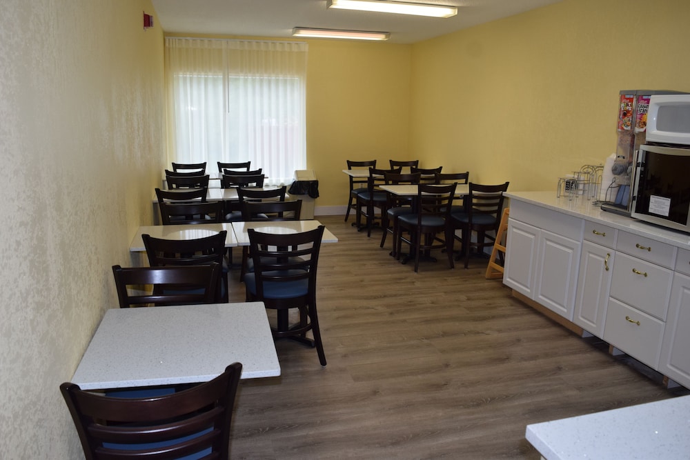 Days Inn By Wyndham Cadillac 30/39