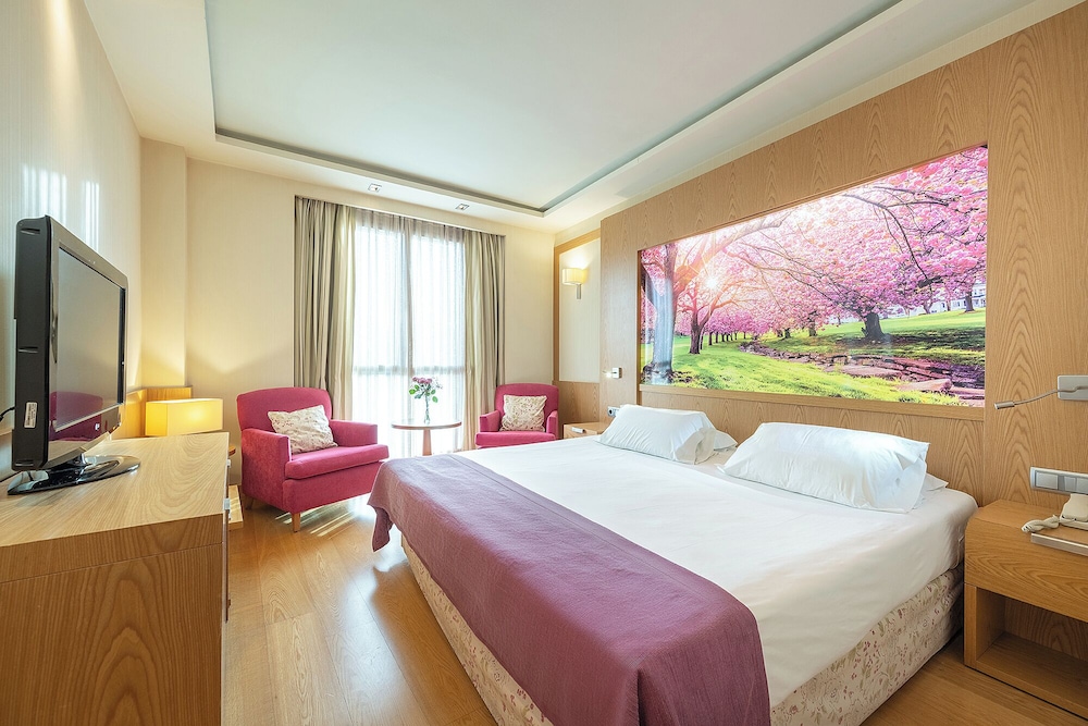 ROOM, DOUBLE BED