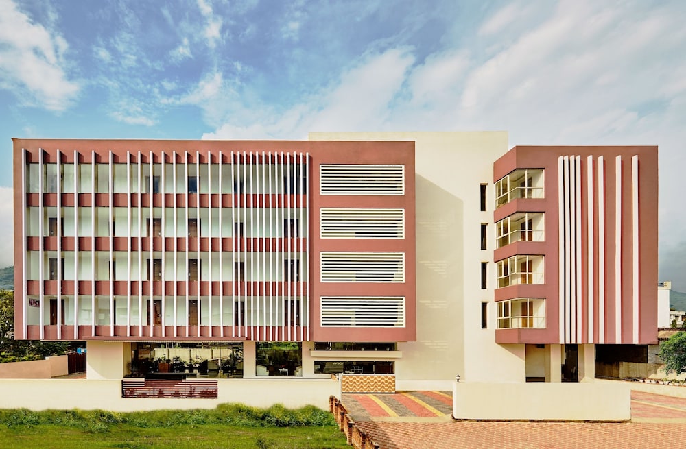 Hotel Rama Trident 4/45