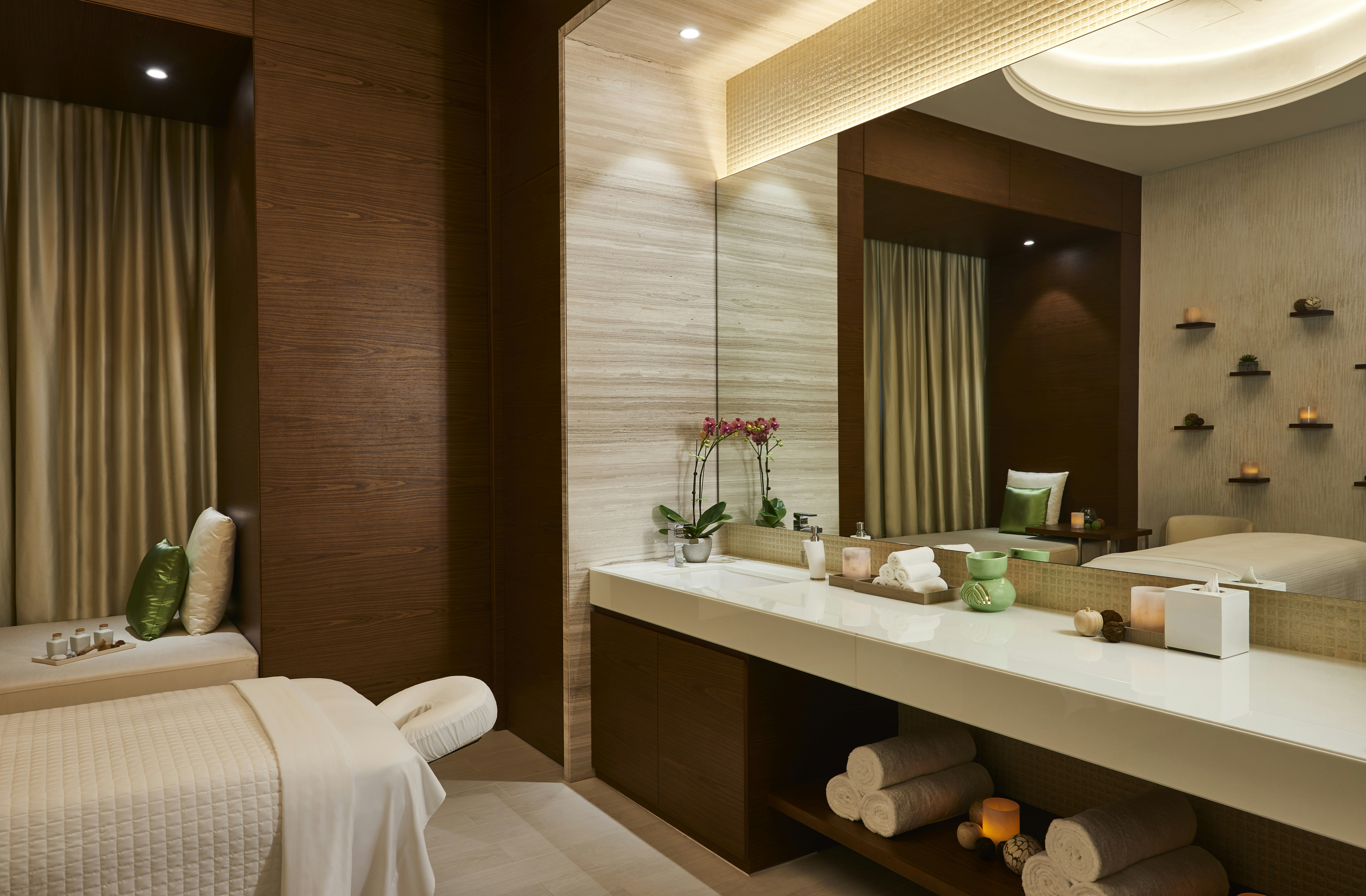 Hilton Dubai Al Habtoor City 49/50