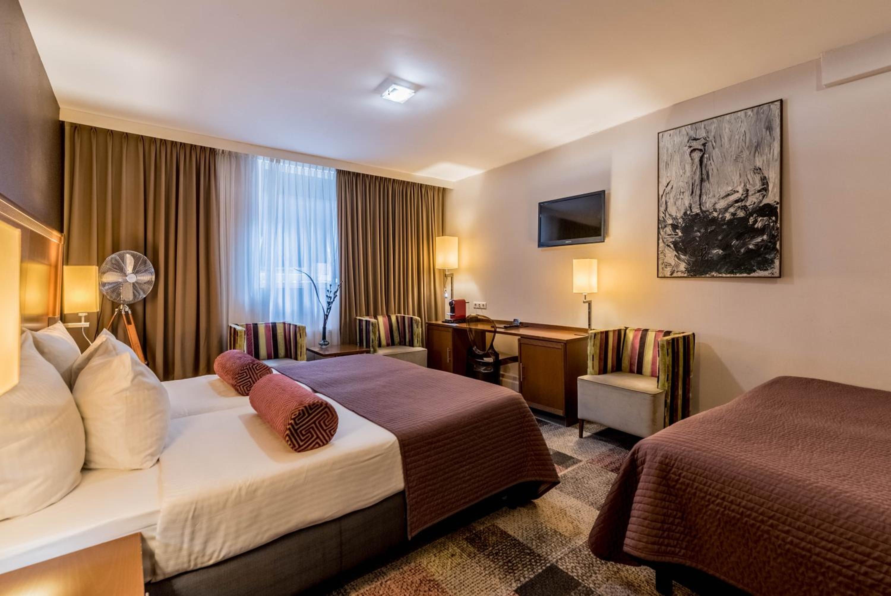 ROOM, QUADRUPLE