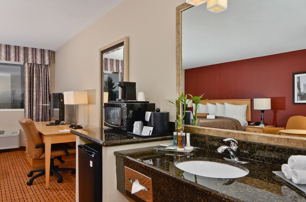 Clackamas Inn Suites 36/42