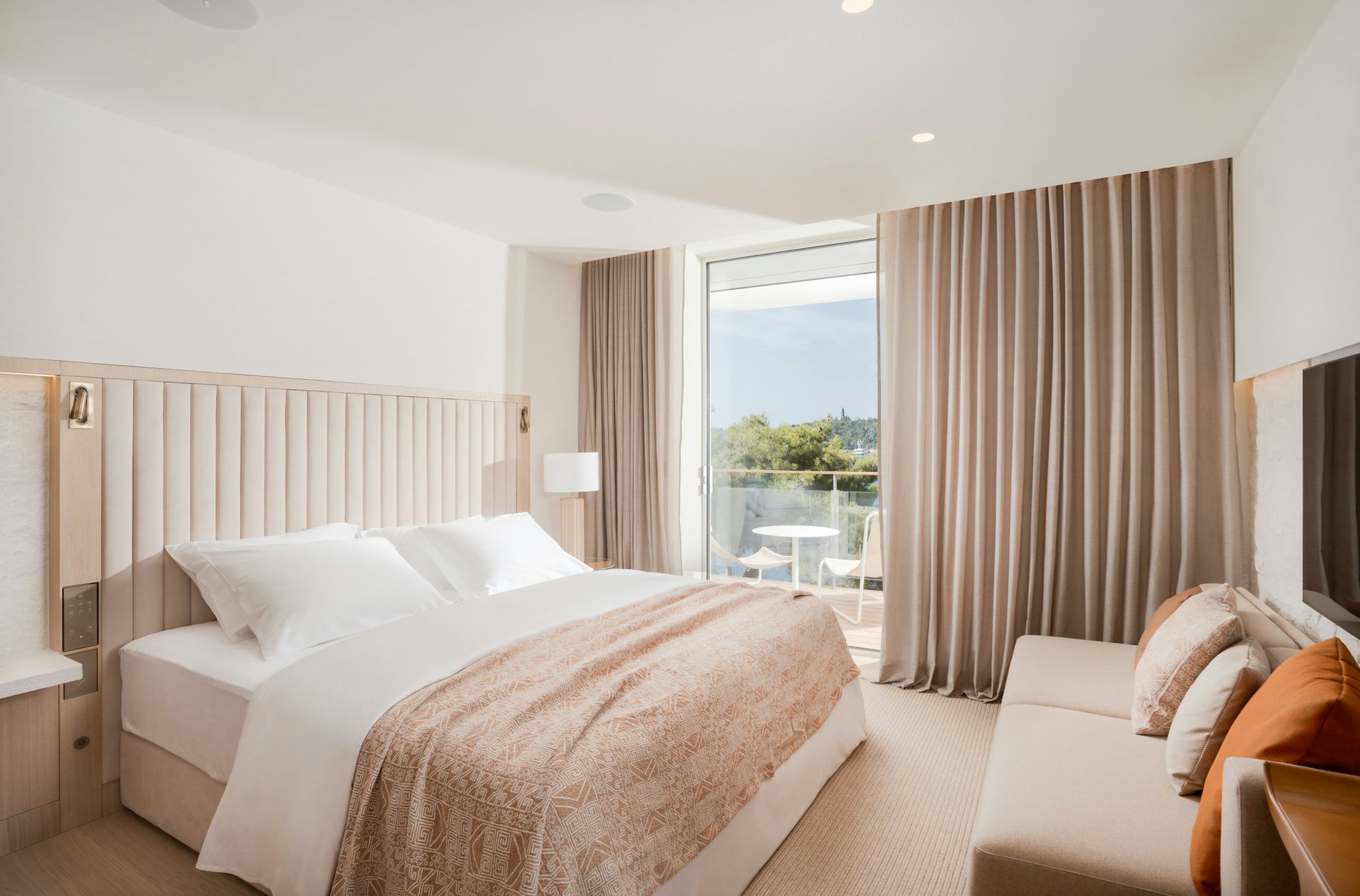 SUPERIOR, SEA VIEW