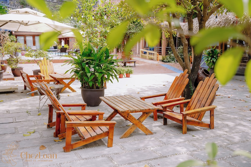 Chez Loan Hotel 45/48