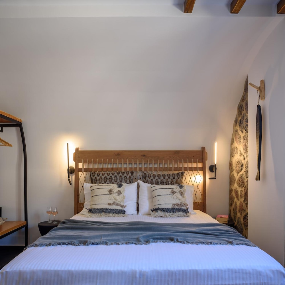 VRACHOS SUITES MYKONOS 24/75