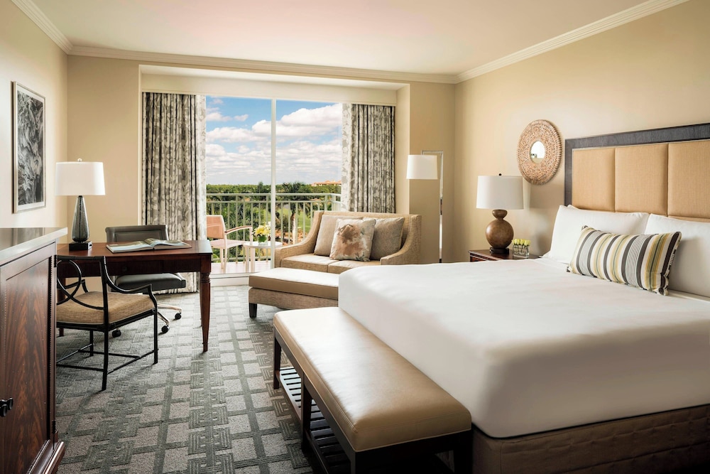 ROOM, KING BED, BALCONY