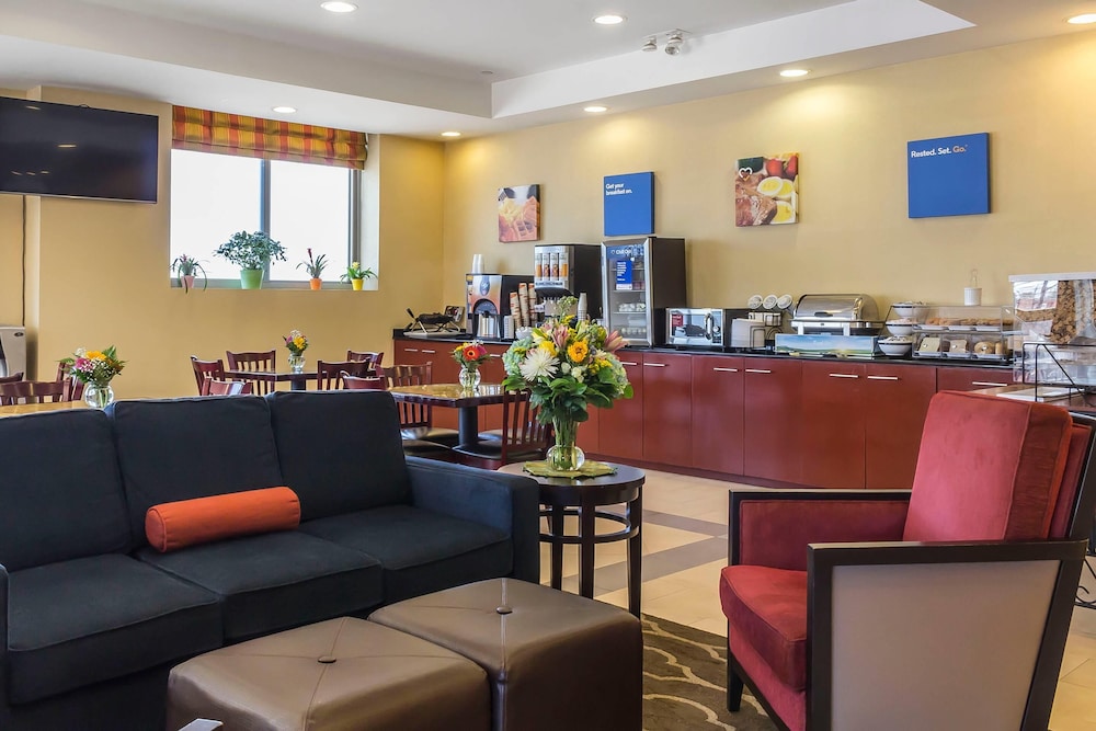 Comfort Inn & Suites LaGuardia Airport 52/64