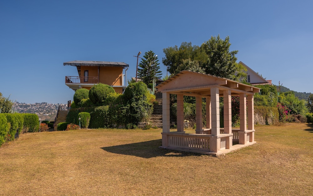 BluSalzz Homes - The Himalayan Bungalow, Almora - Uttarakhand by ZUZU 12/49