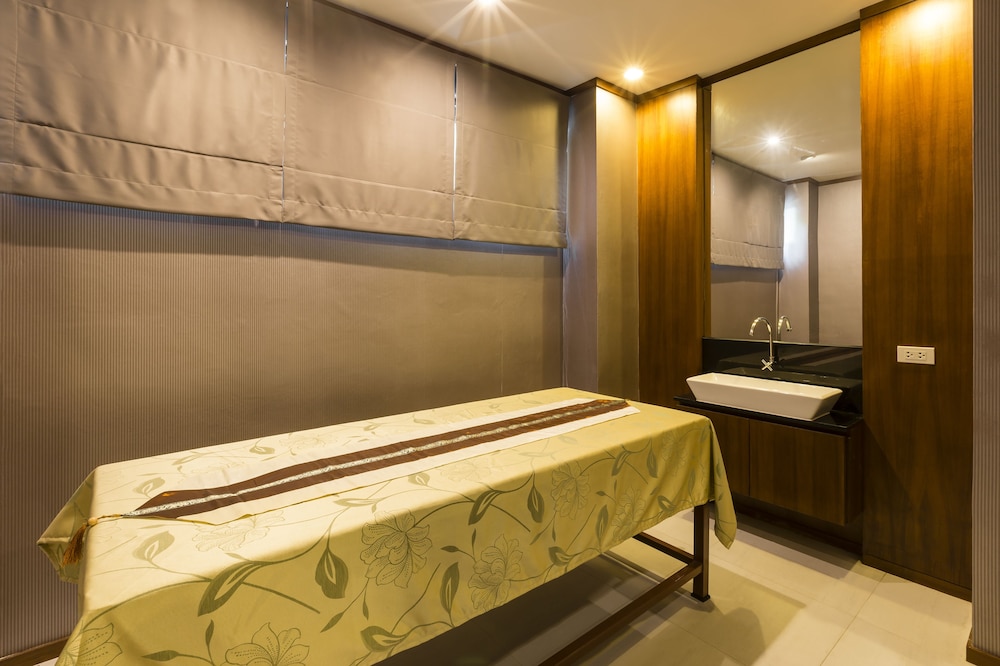 Asia Hotels Group (Poonpetch Hotel) 28/63