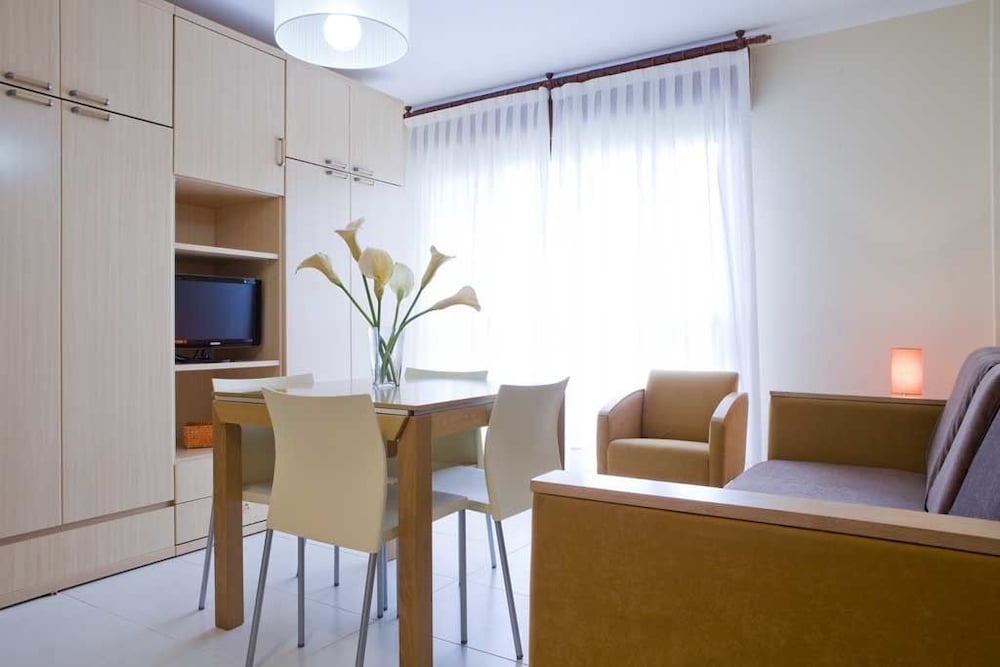 APARTAMENTOS LOS ARCES 54/65