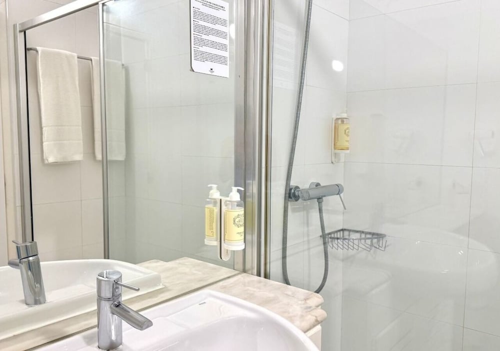 غرفة بسريرين منفصلين مع أريكة، Vitors Plaza 6/6