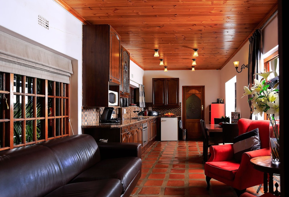 Orange-Ville Guesthouse 20/50