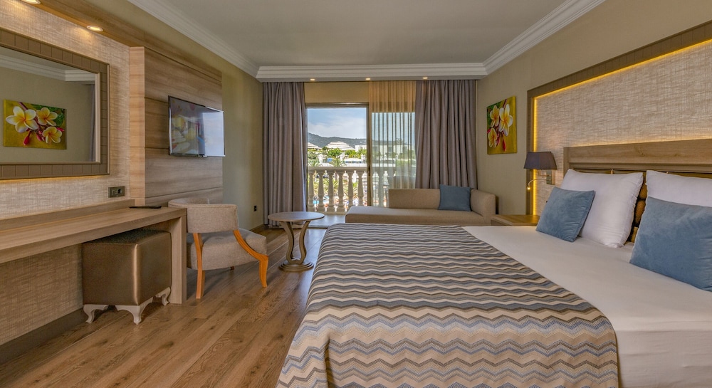 STANDARD ROOM SIDE SEA VIEW