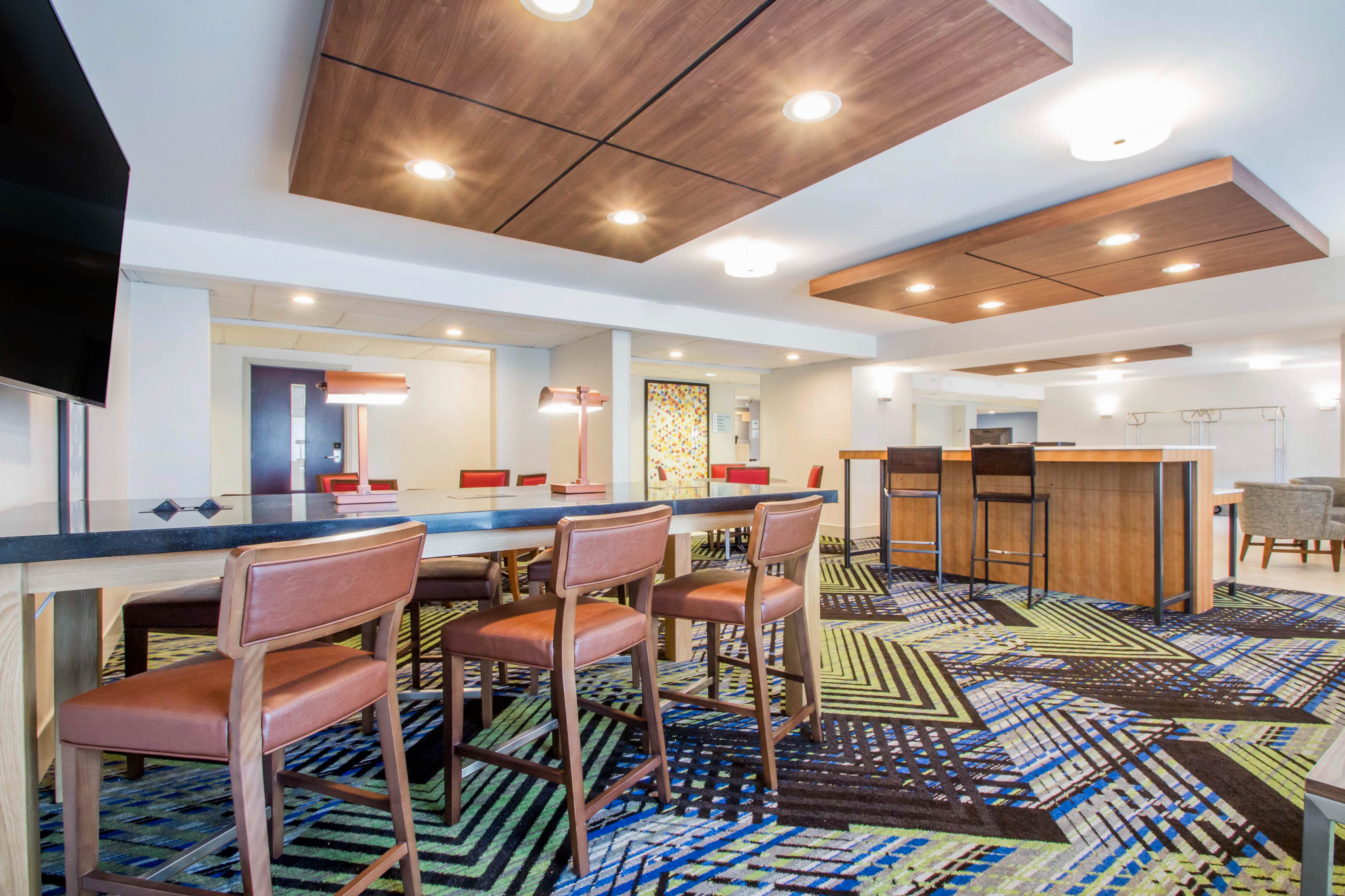Holiday Inn Express And Suites Albany Airport Wolf Road 8/16