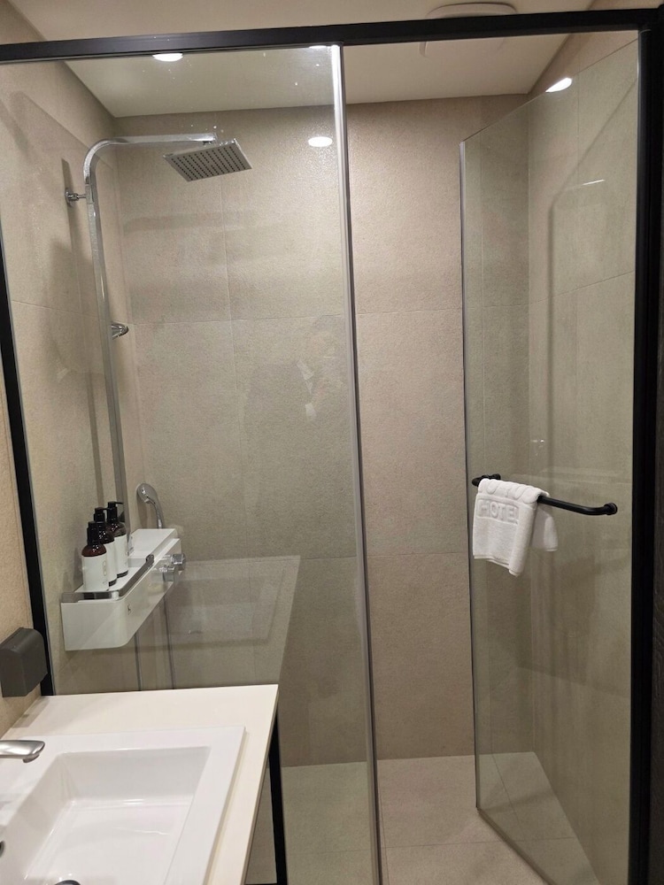 AG405 Hotel 46/50