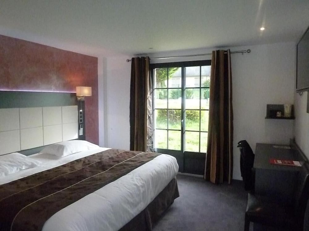 INTER-HOTEL LES COQUELICOTS 2/25