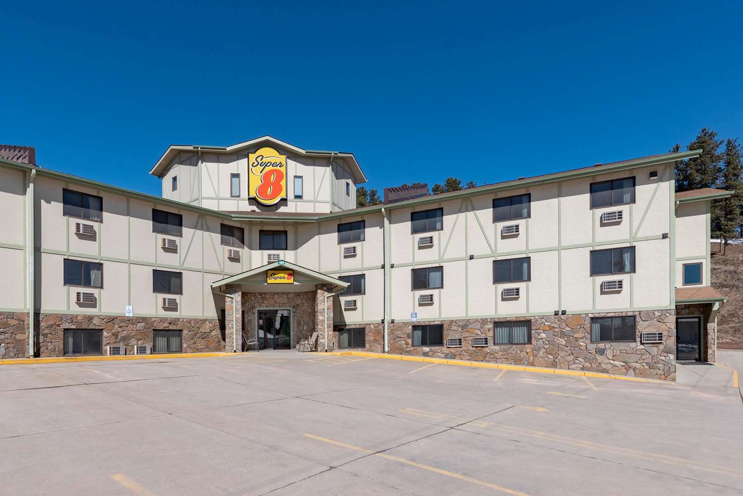 Super 8 by Wyndham Hill City/Mt Rushmore/ Area 2/23