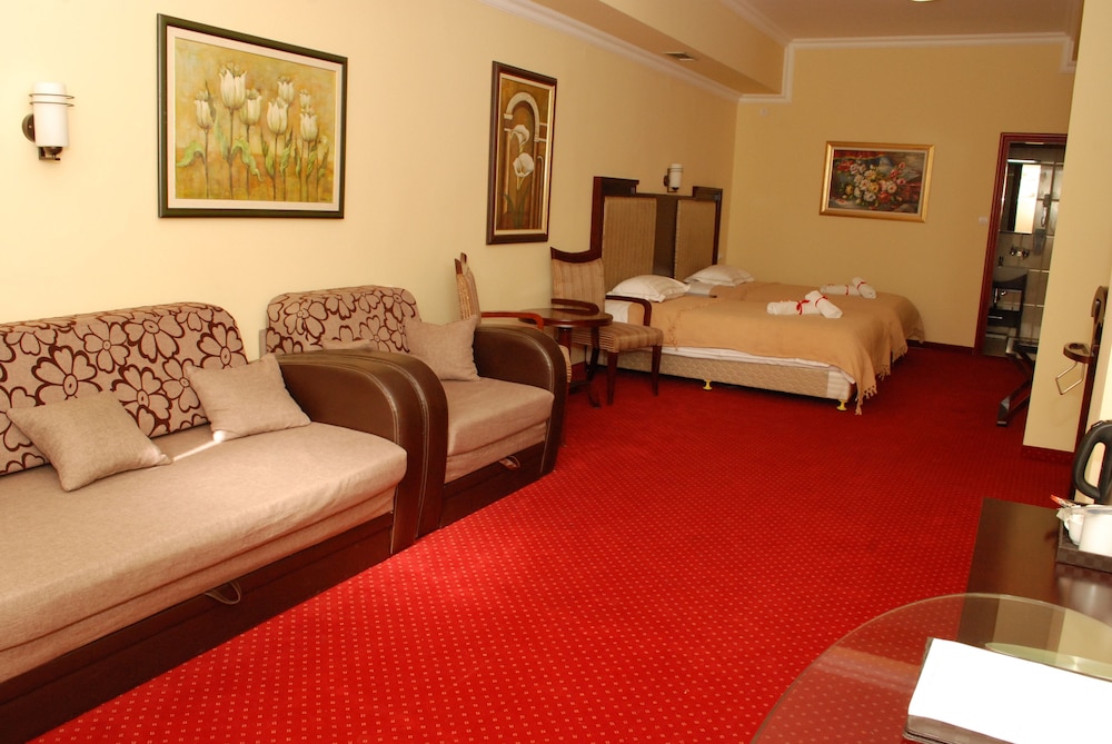 Planeta Inn Hotel 40/50