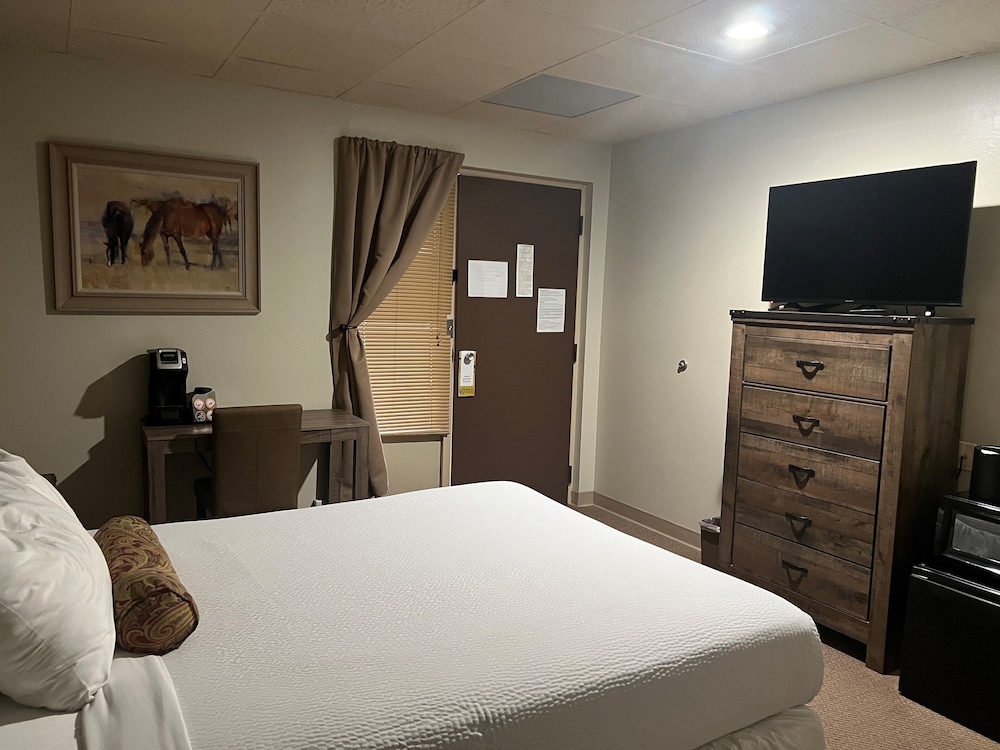 The Stables Inn and Suites 17/57