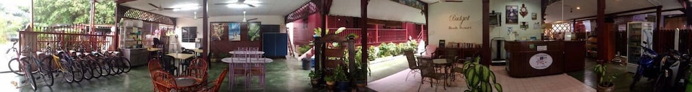 Budget Beach Resort 4/20