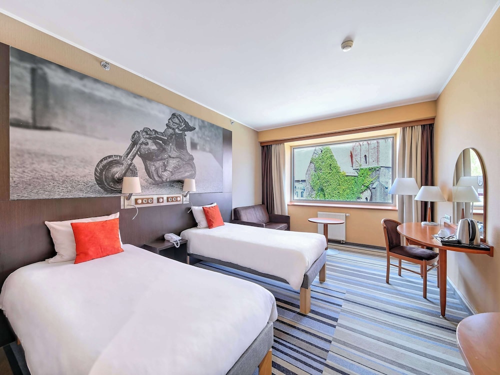 Classic, Twin Beds, City or Cathedral View