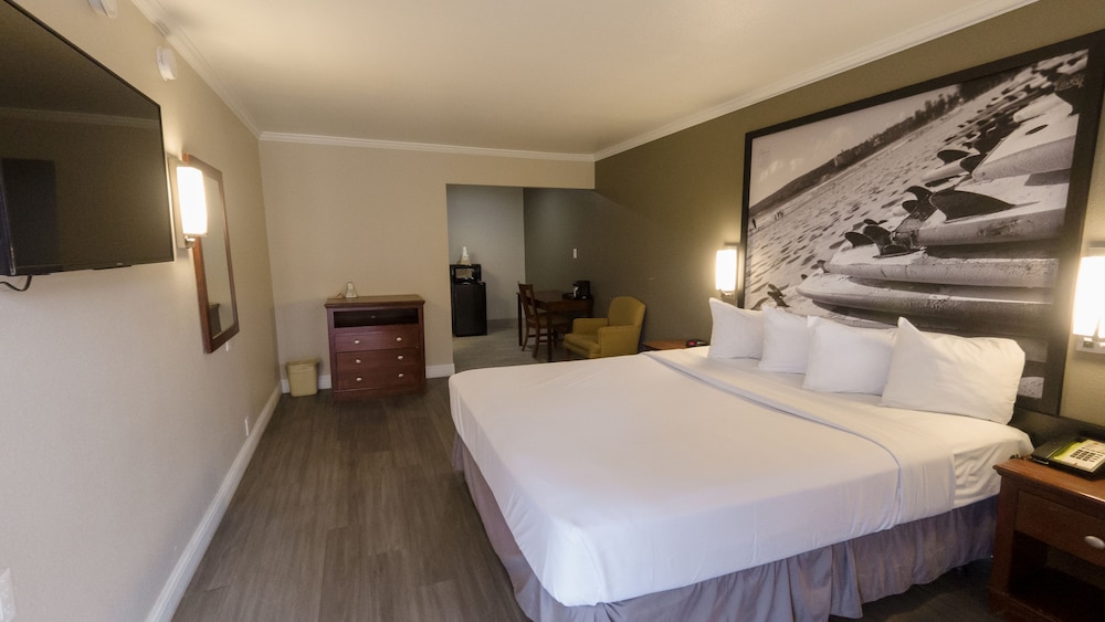 Super 8 by Wyndham Santa Cruz Beach 16/31