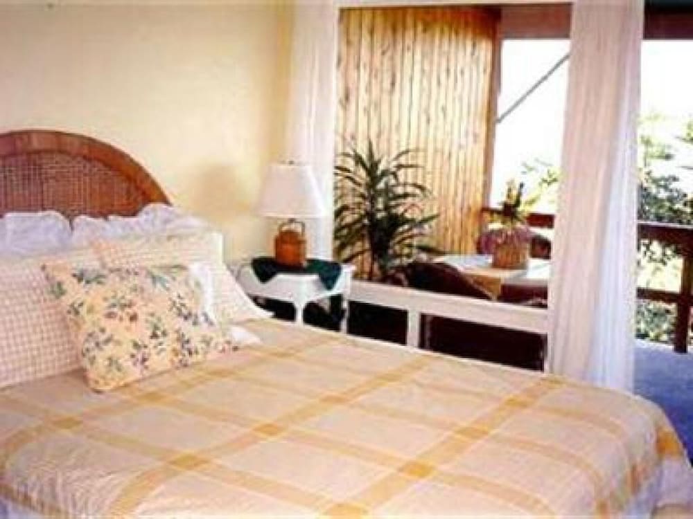 Hale Hoola B&amp;B 7/18