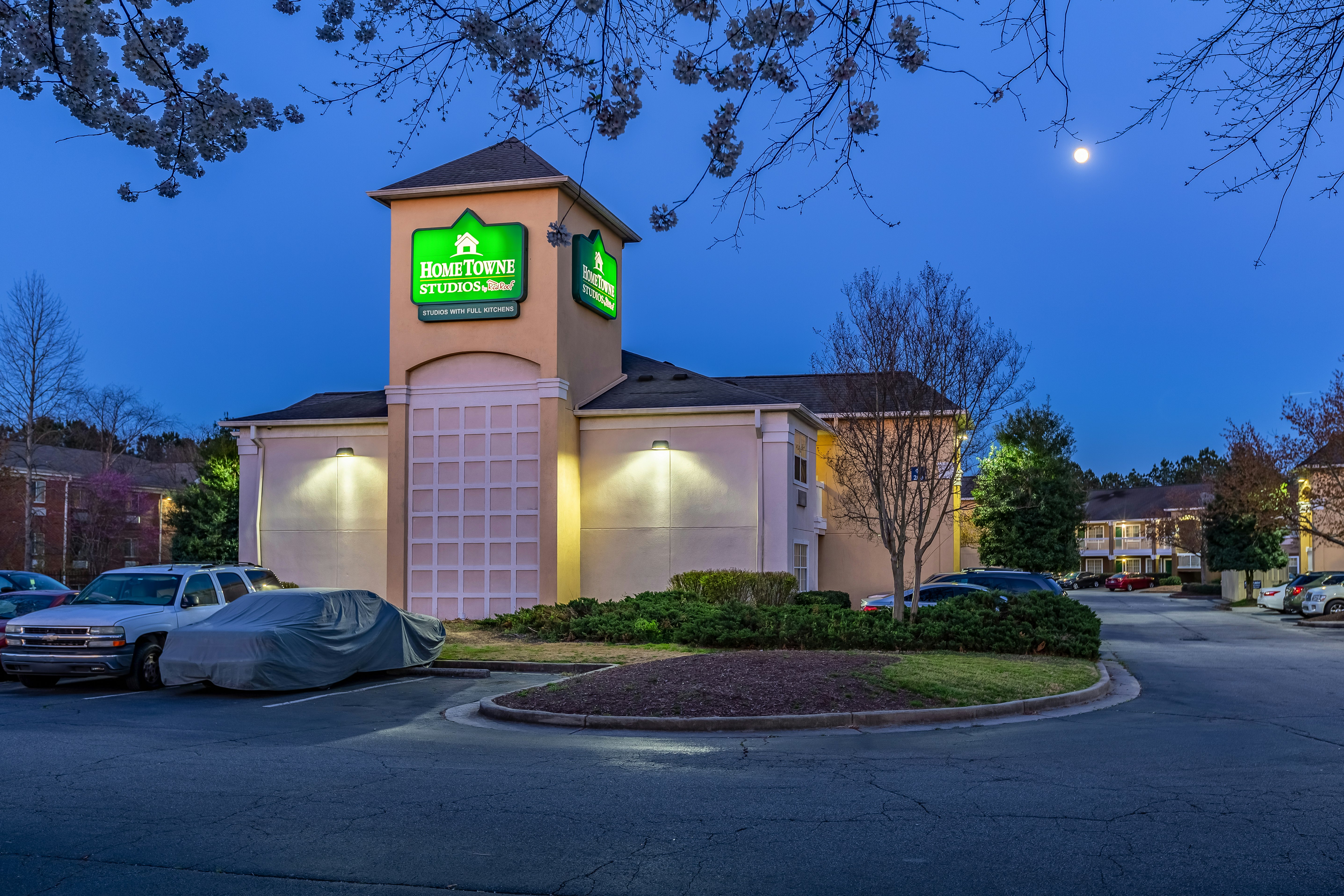 HomeTowne Studios by Red Roof Atlanta NE - Peachtree Corners 10/50