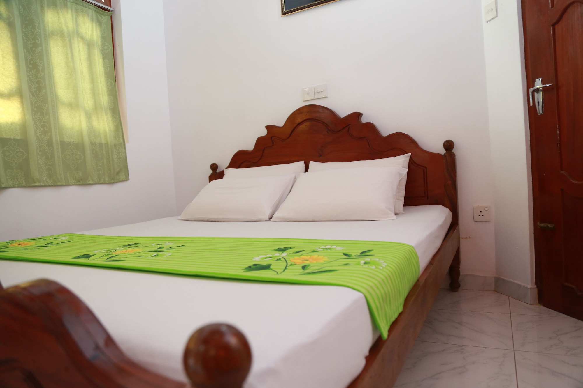 DELUXE, DOUBLE OR TWIN BED