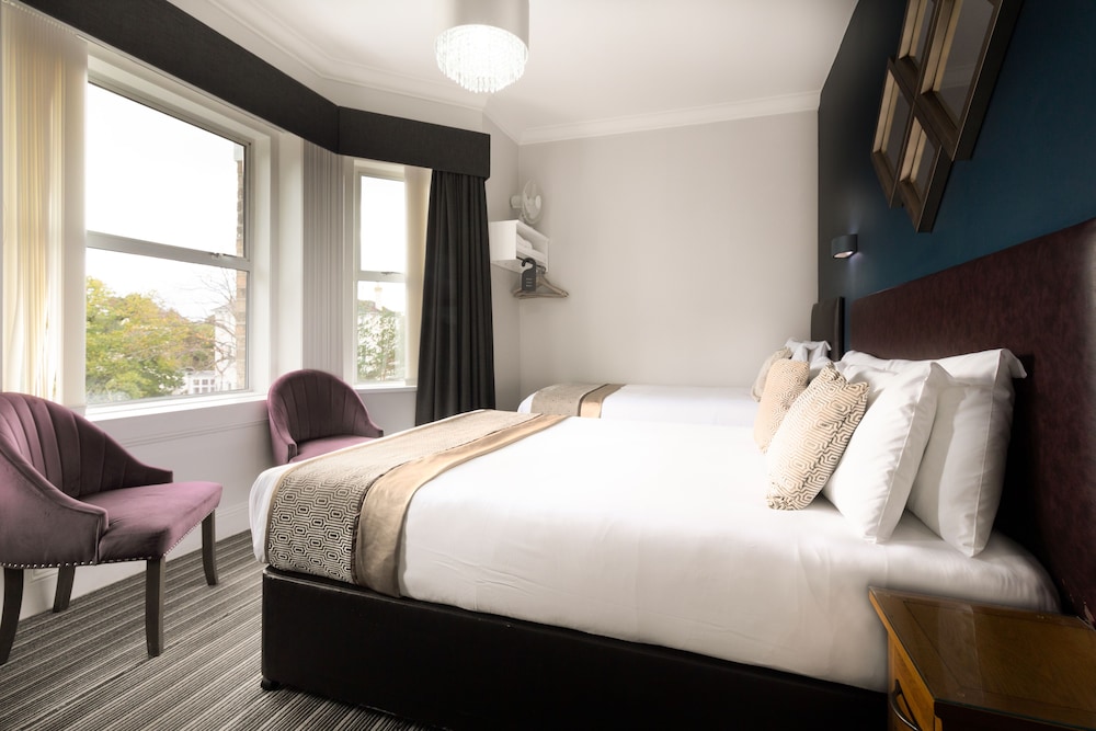 The Applewood Hotel 24/67