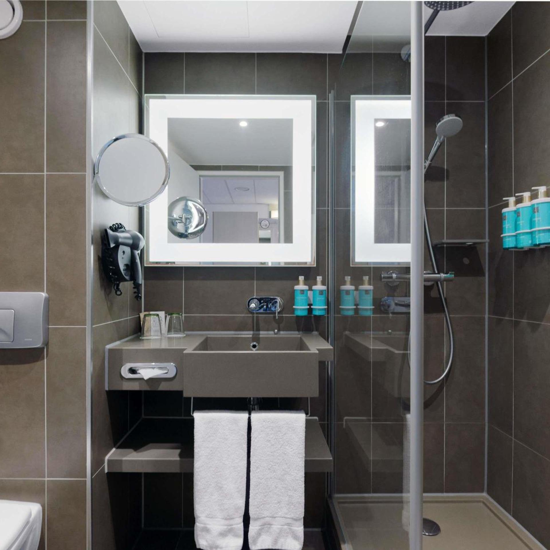 غرفة بريفيليج بسرير كينج، Novotel Berlin Mitte 7/8