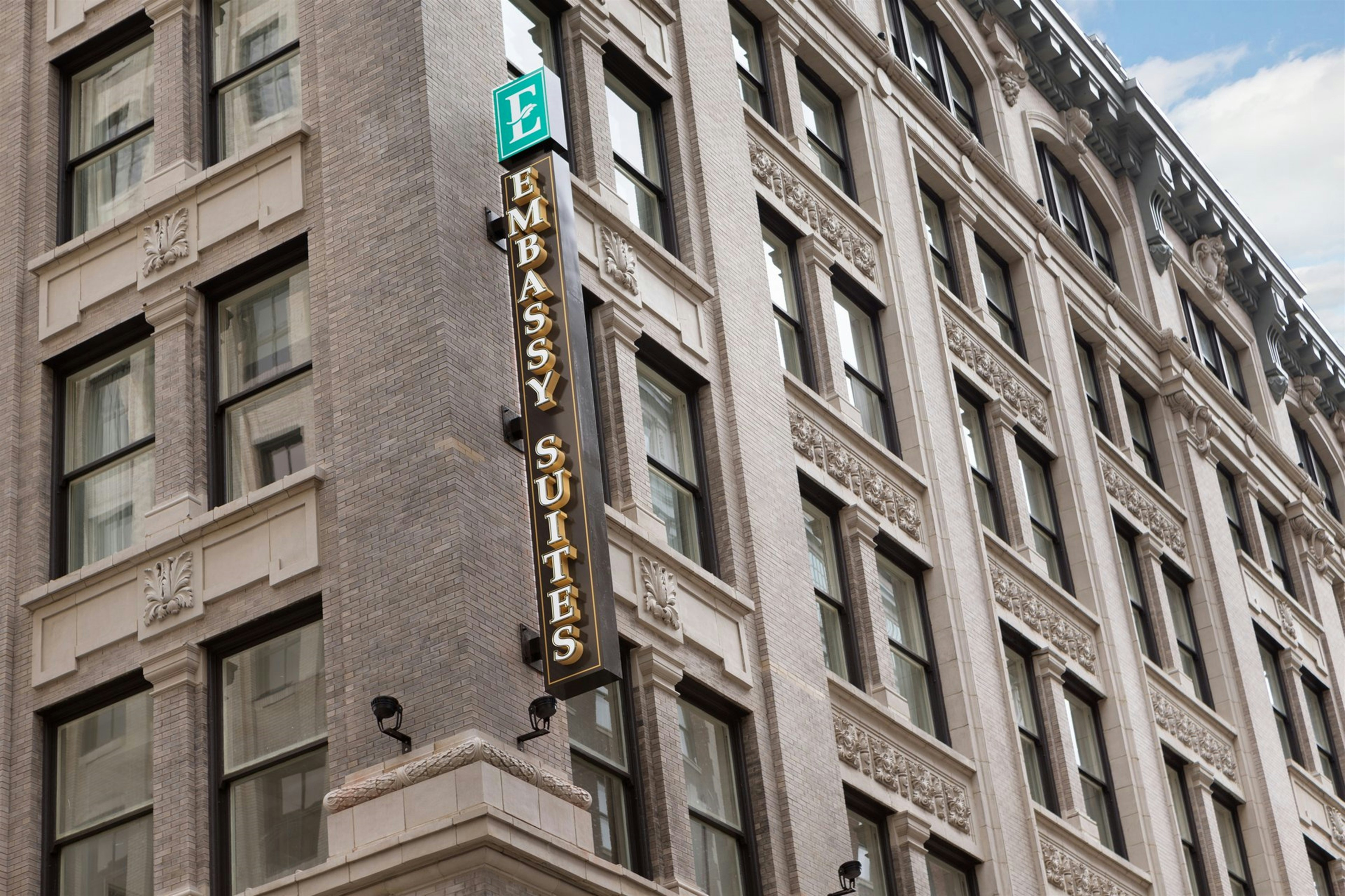 Embassy Suites Louisville Downtown 82/87
