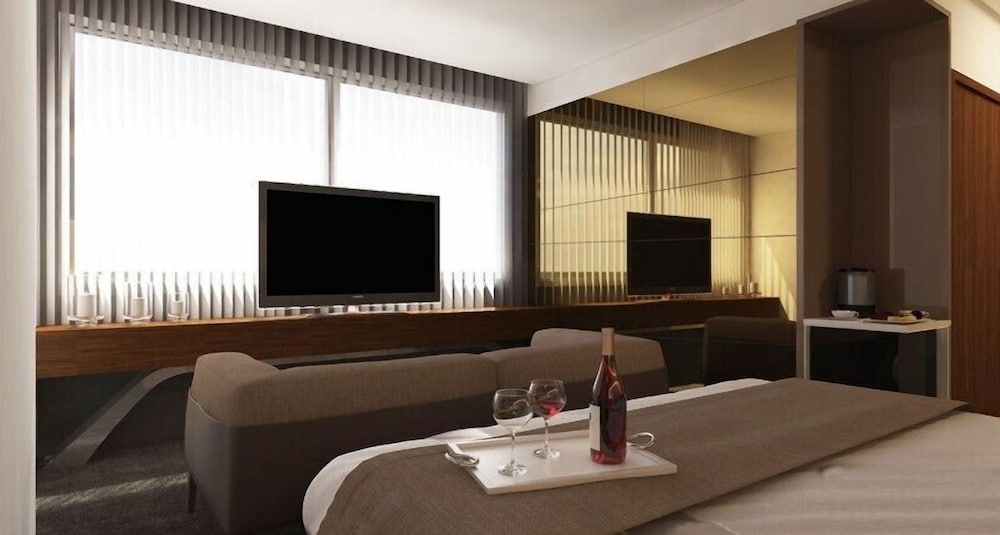 Majura Hotel 44/50